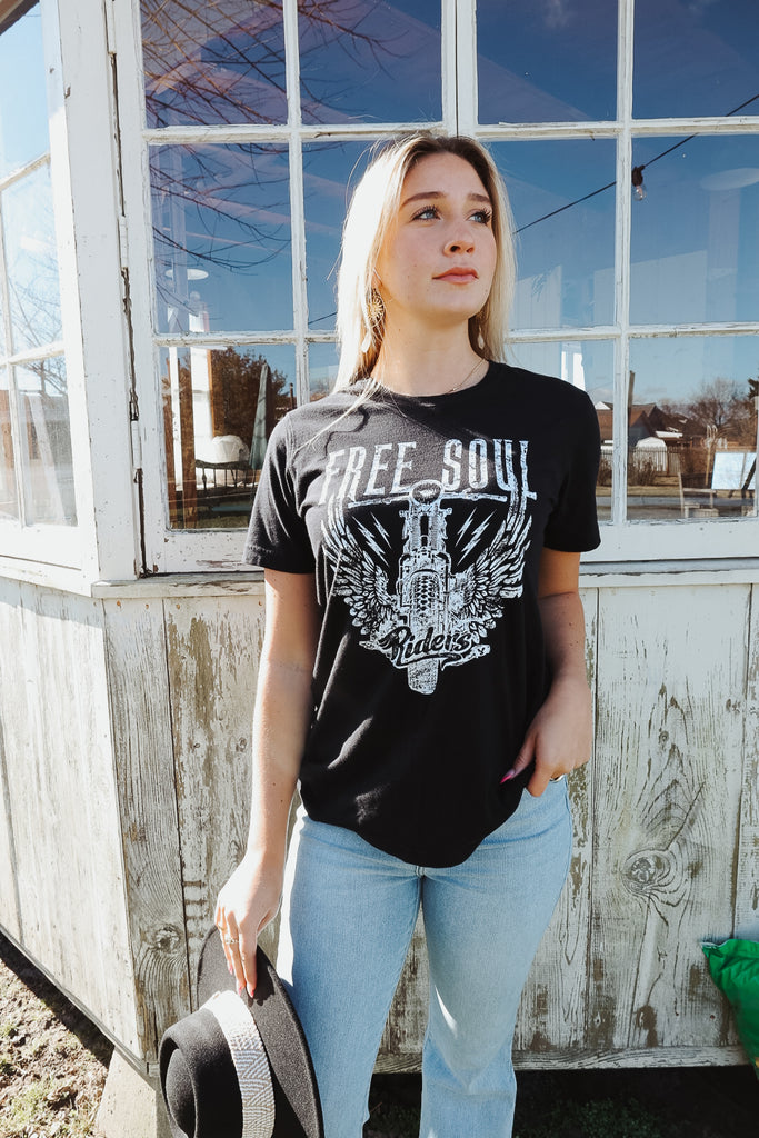 Free Soul Graphic Tee - 2 COLORS